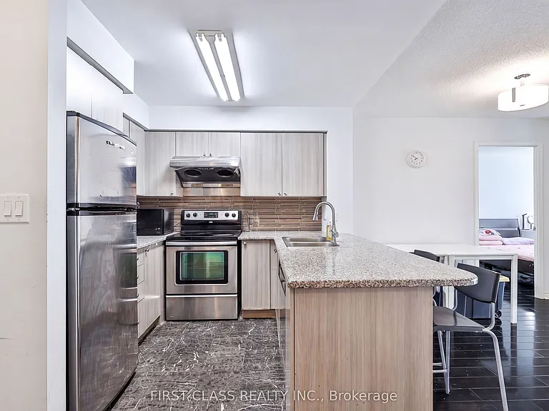 35 Hollywood Ave #1711 — Photo 7