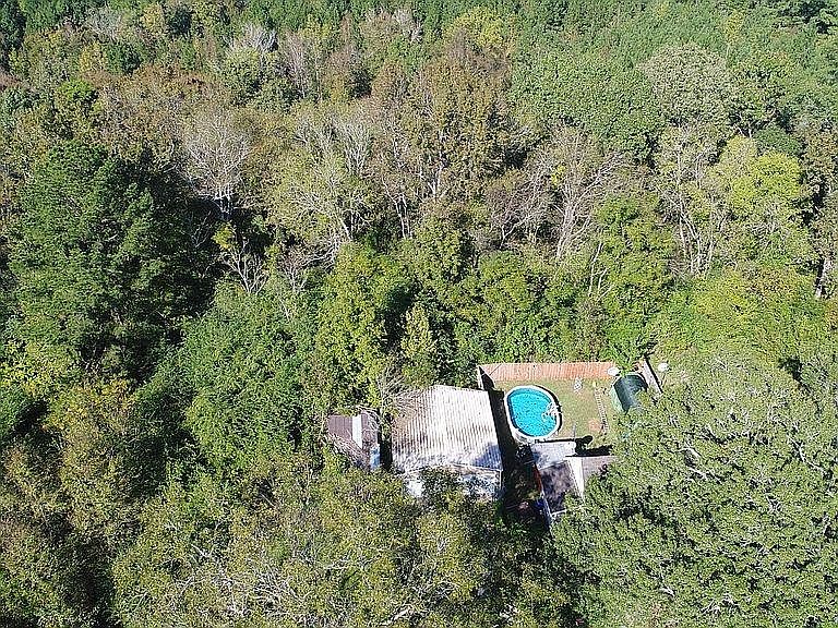 2nd image of 630 Horseshoe Rd