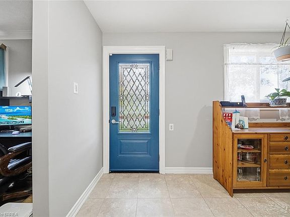 5th image of 83 Fairview Dr