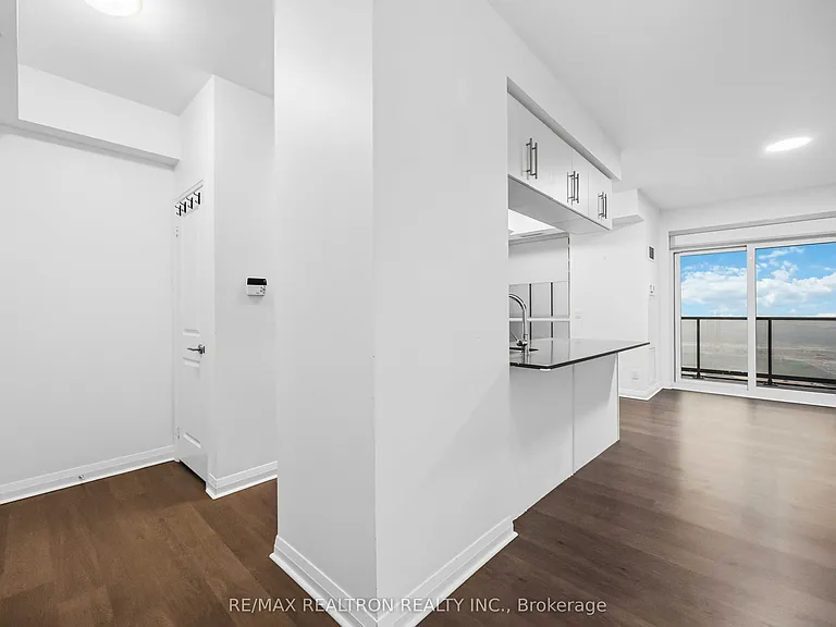 55 Oneida Cres #1904 — Photo 5