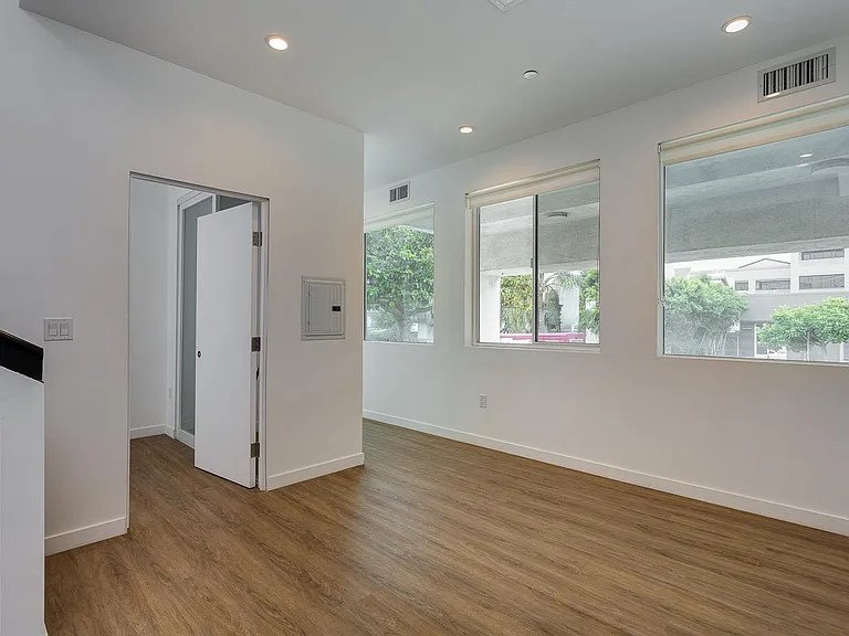 900 Wilshire Blvd #7 — Photo 8