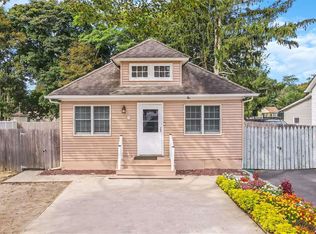 9 Bridger Blvd, Central Islip, NY 11722