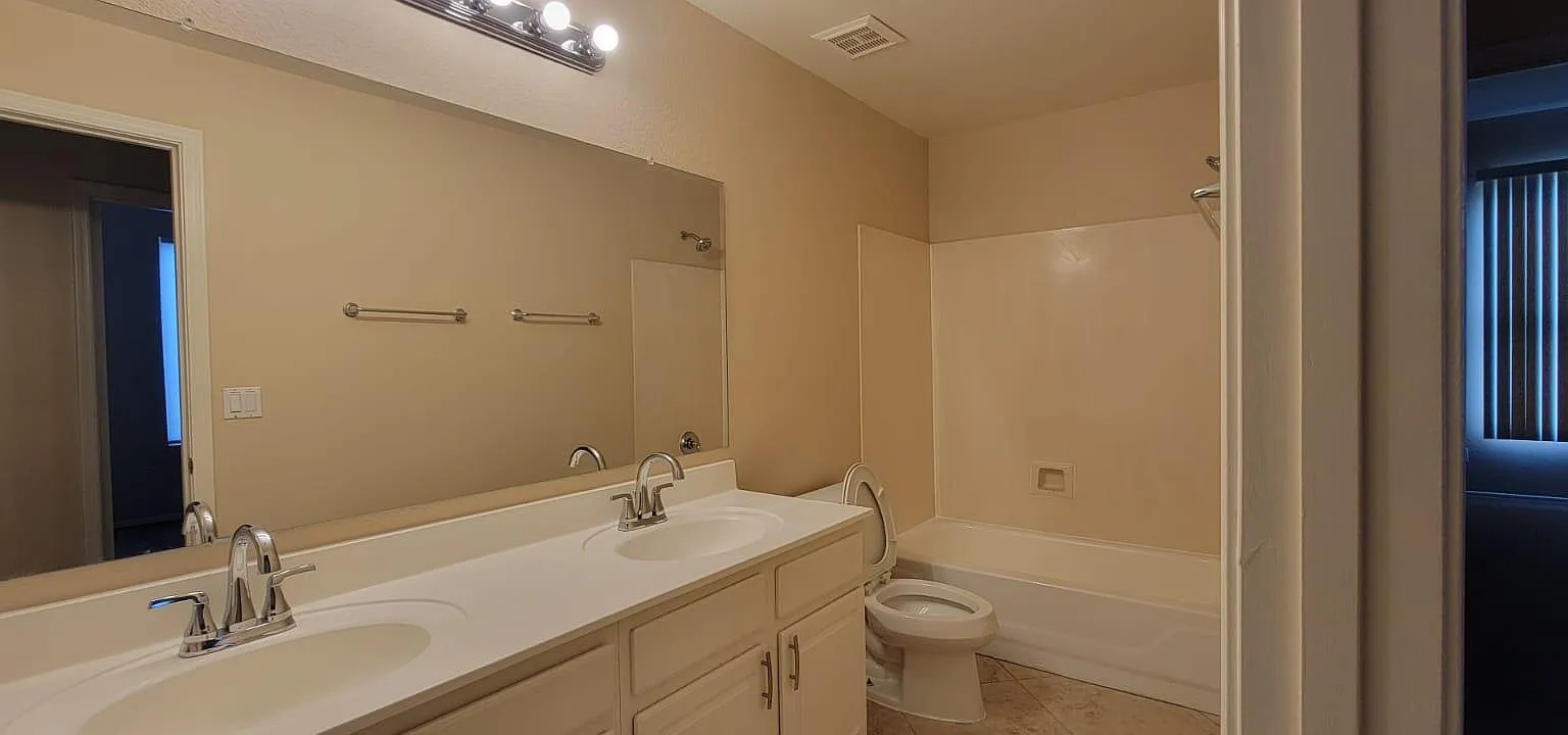 750 W Cherrywood Dr — Photo 2