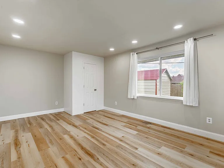 916 S 16th St — Photo 18