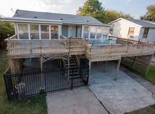 332 10th St, San Leon, TX 77539
