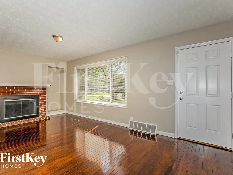 2825 Kessler Blvd — Photo 4