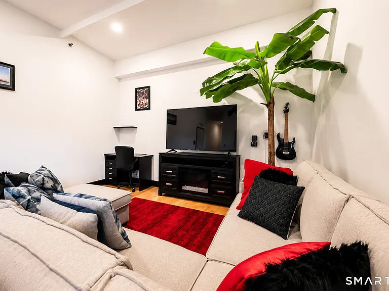 196 Crown St #5F — Photo 7