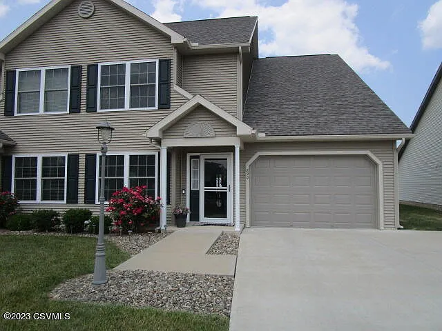 3 bed, 2357 sqft, $2,650 — Photo 3