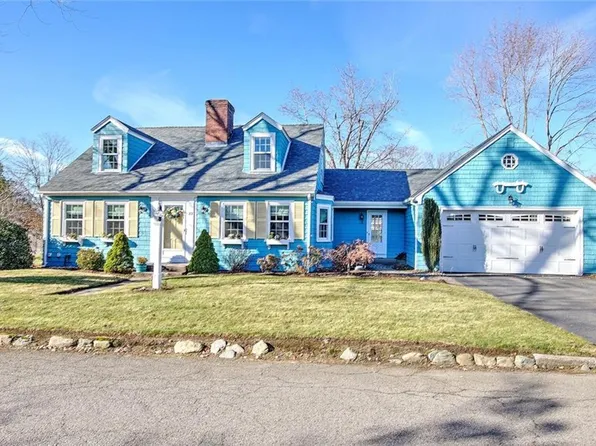 22 Upyonda Way E, Rumford, RI 02916