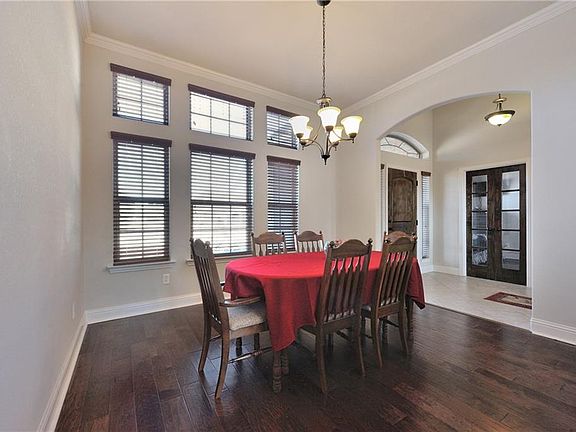 3rd image of 121 Eagle Moor Ln