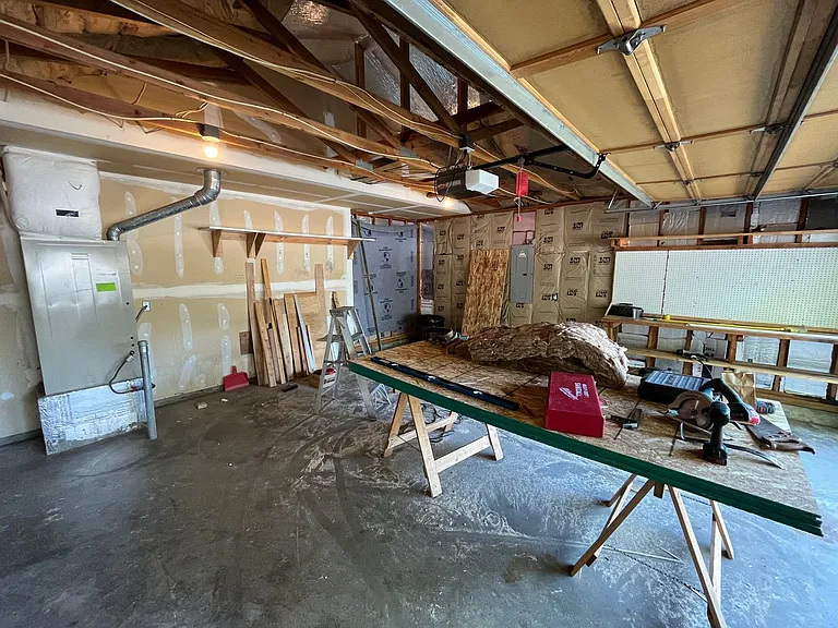 565 NE Norton Ave — Photo 14