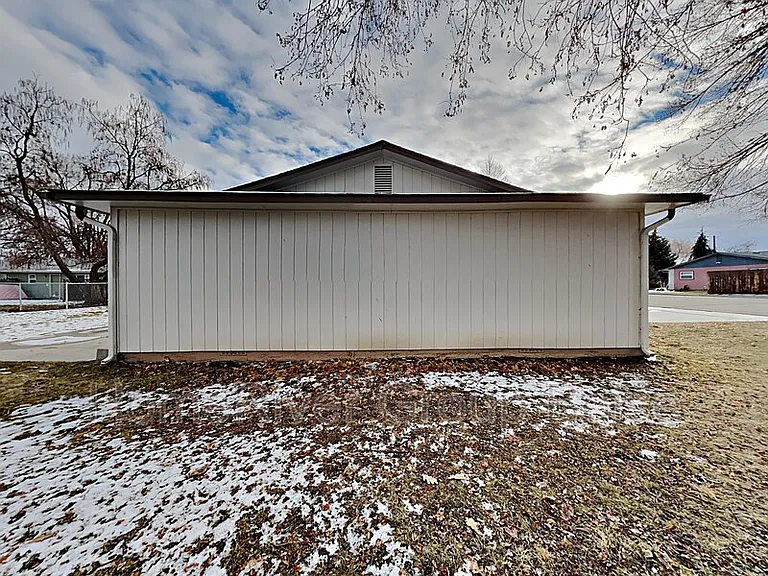 106 N Homedale Ave — Photo 11