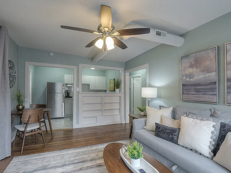 722 W 37th St #3 — Photo 3