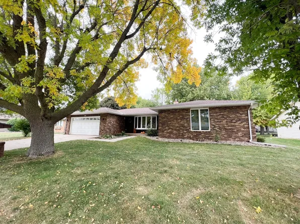 1280 Maplewood Dr, Worthington, MN 56187