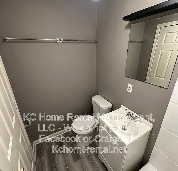 1110 W 41st Ter #1W — Photo 8