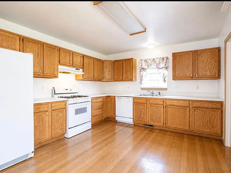 1332 Grand Ave — Photo 5