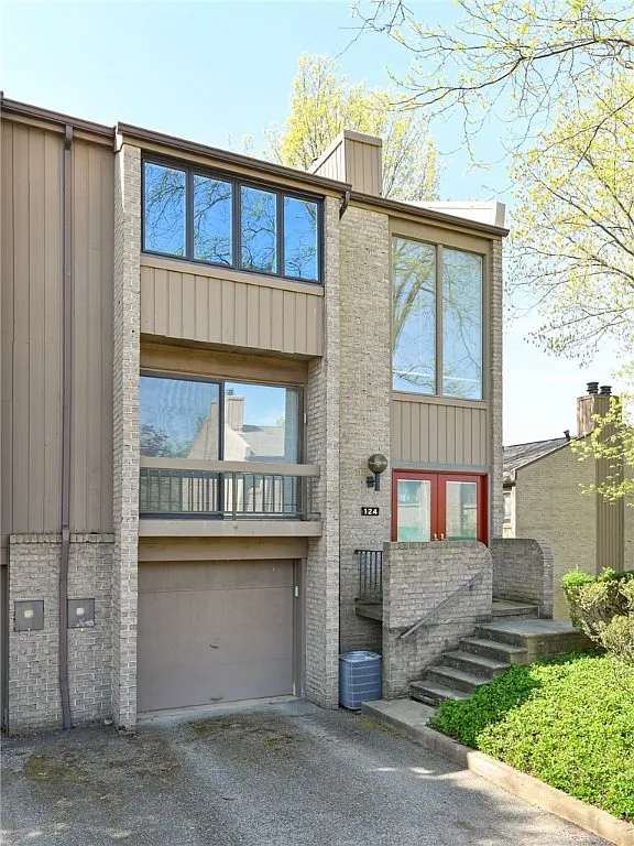 124 Locust Ct photo 1