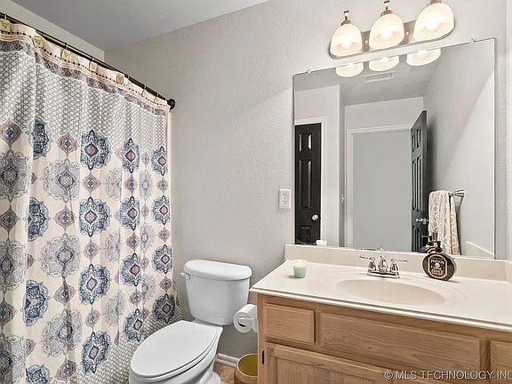 5th image of 5314 Bahama Ave
