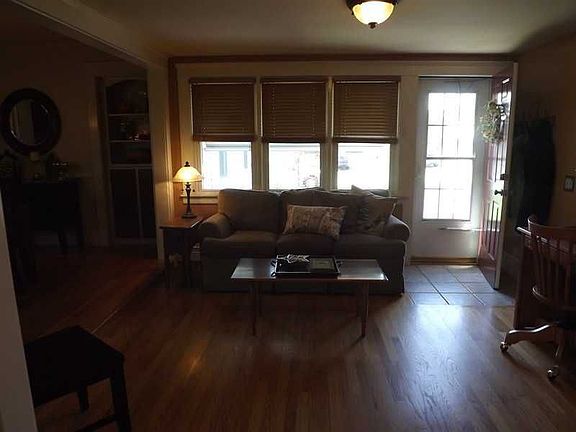 3rd image of 106 Caporal St