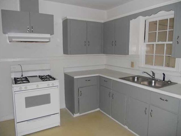 2nd image of 1656 Forrest St