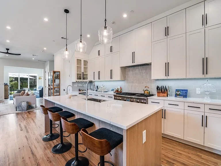 4200 University Blvd — Photo 13