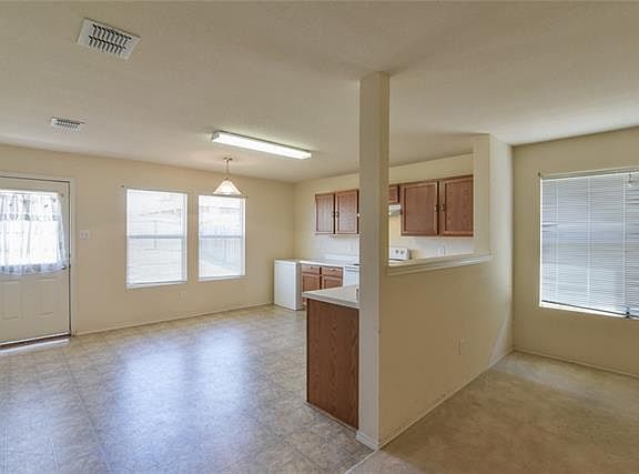 4th image of 701 Wild Prairie Dr