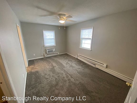 3rd image of 910 9th St #6