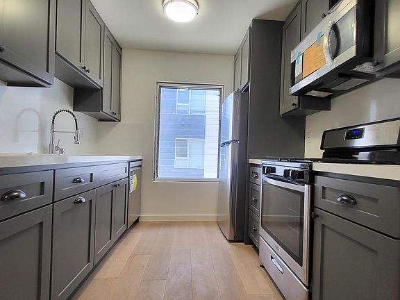 5th image of 2329 Wellesley Ave #8