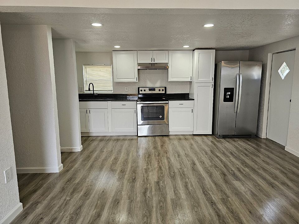 1st image of 226 Waverly Loop