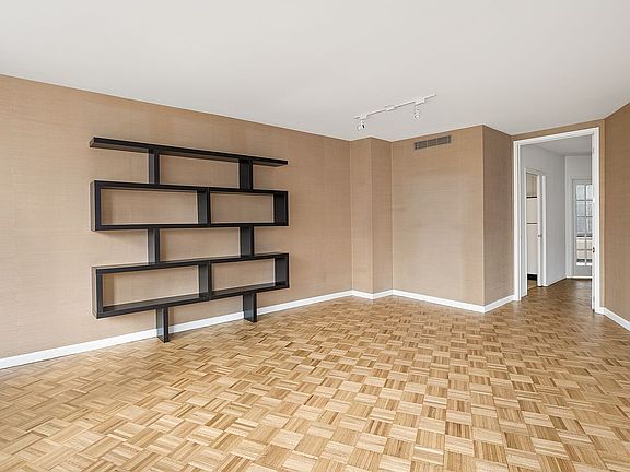 4th image of 155 W 70th St APT 5F