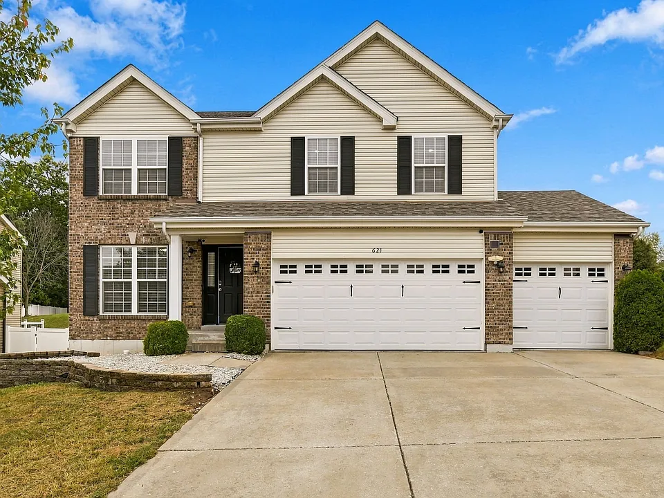 621 Falling Brook Dr