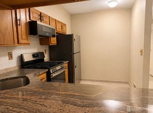 109 Applegate Ln, East Brunswick, NJ 08816