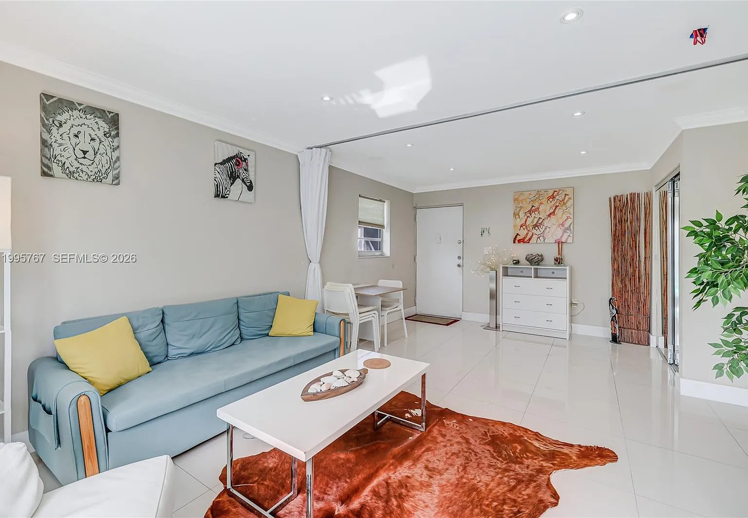 Euclid Plaza Condo — Photo 3