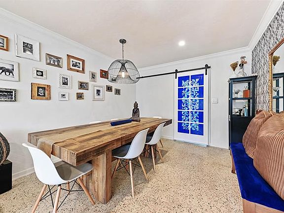 4th image of 807 Summit Blvd
