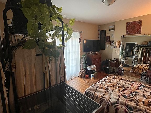 4th image of 1505 Summit St #1507