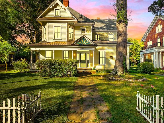 2nd image of 521 Falls Road