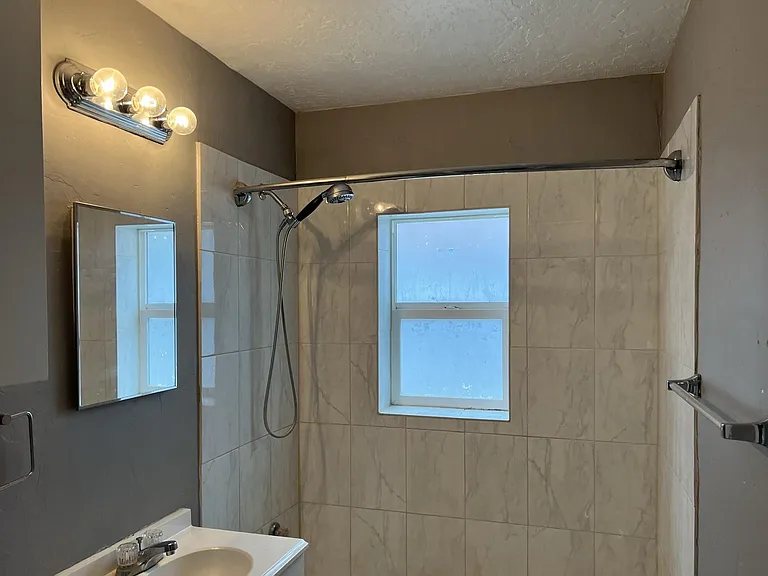 450 E Cleveland Ave — Photo 10