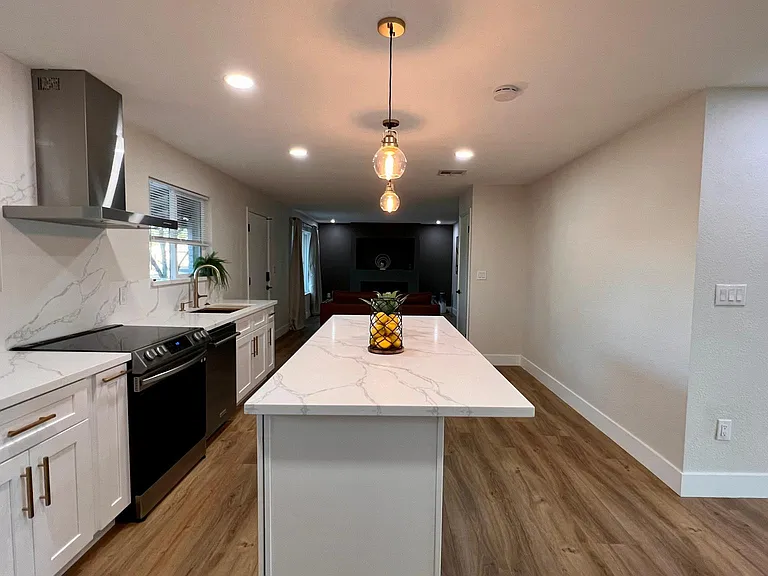 5406 S College Ave — Photo 14