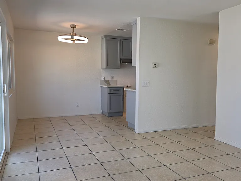 892 Robin Dr — Photo 6