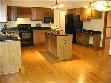 5th image of 458 Leverett Ln