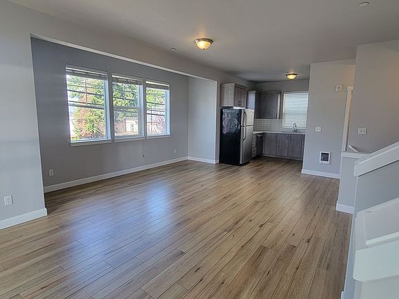 4th image of 424 NE Stafford St APT B1