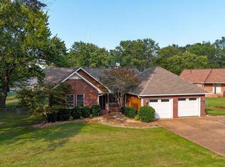 111 Thornoak Dr, Martin, TN 38237