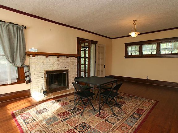 3rd image of 827 Milton Ave
