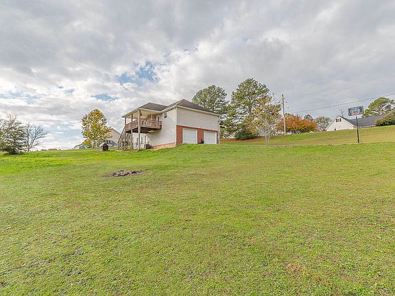 3rd image of 270 Lauren Cir