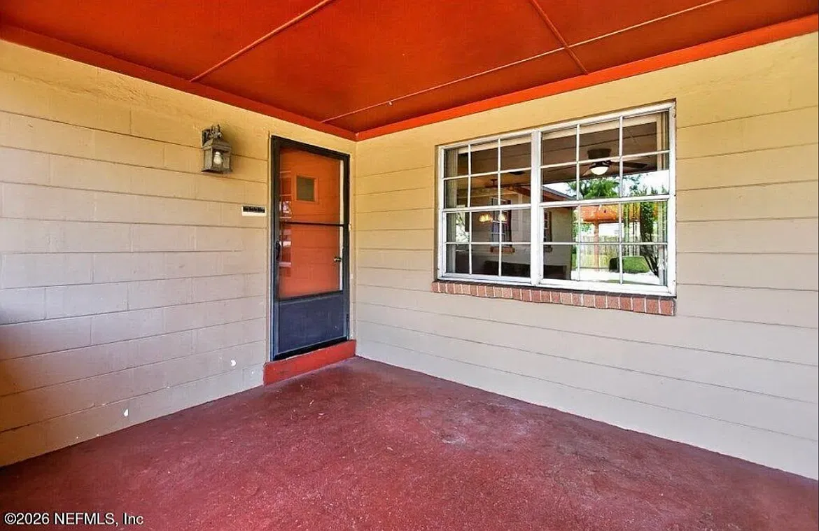3 bed, 1390 sqft, $1,800 — Photo 2