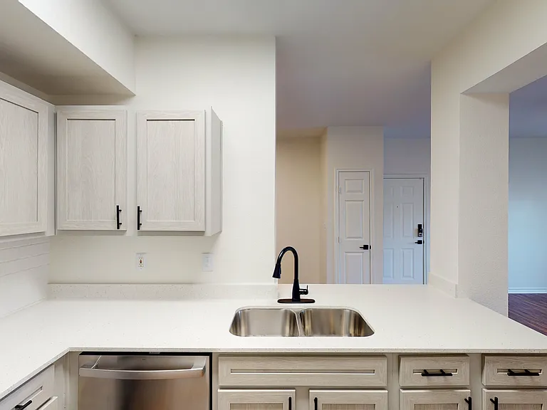 9th Street Apartments — Photo 35