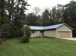 W8322 Cloverleaf Lake Rd, Clintonville, WI 54929