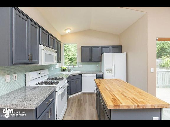 3rd image of 6787 Delong Landing Cir