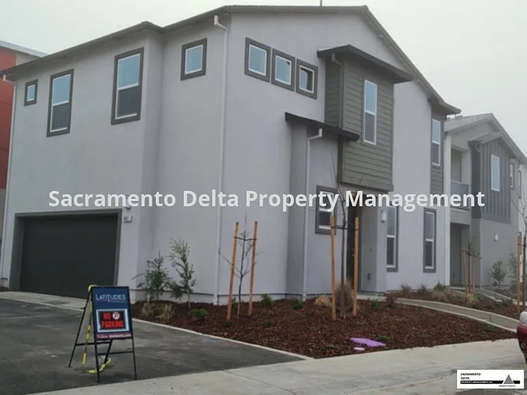 4451 Ocean Ln — Photo 2