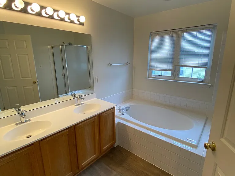 2560 Belcroft Pl — Photo 18